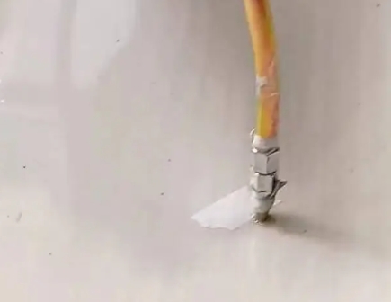 崇阳瓷砖空鼓维修公司专业解答在瓷砖铺贴过程中，如果使用的砂料过粗（如全部使用了粗砂），可能会导致以下问题